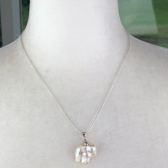 NEW - Hawaiian Freshwater Baroque Pearl Pendant Necklace Set in 8KT GP Setting - Picture 2 of 16